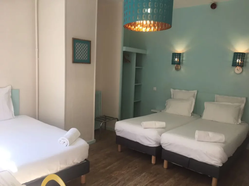 hotel-avignon-centre-gare-corps-saints-chambre-triple-2